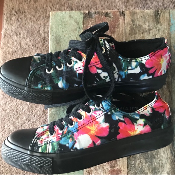 Heavenly Soles Youth 4 - Picture 2 of 8